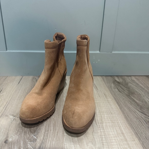 Sorel after hours Chelsea wedge‎ boot tan suede material women\'s size 10